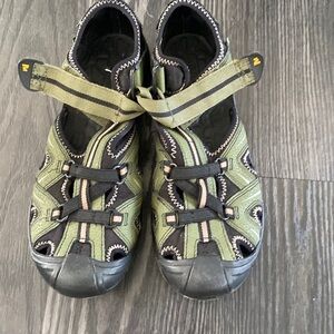 🍍MERRELL🍍SIZE 6M🍍